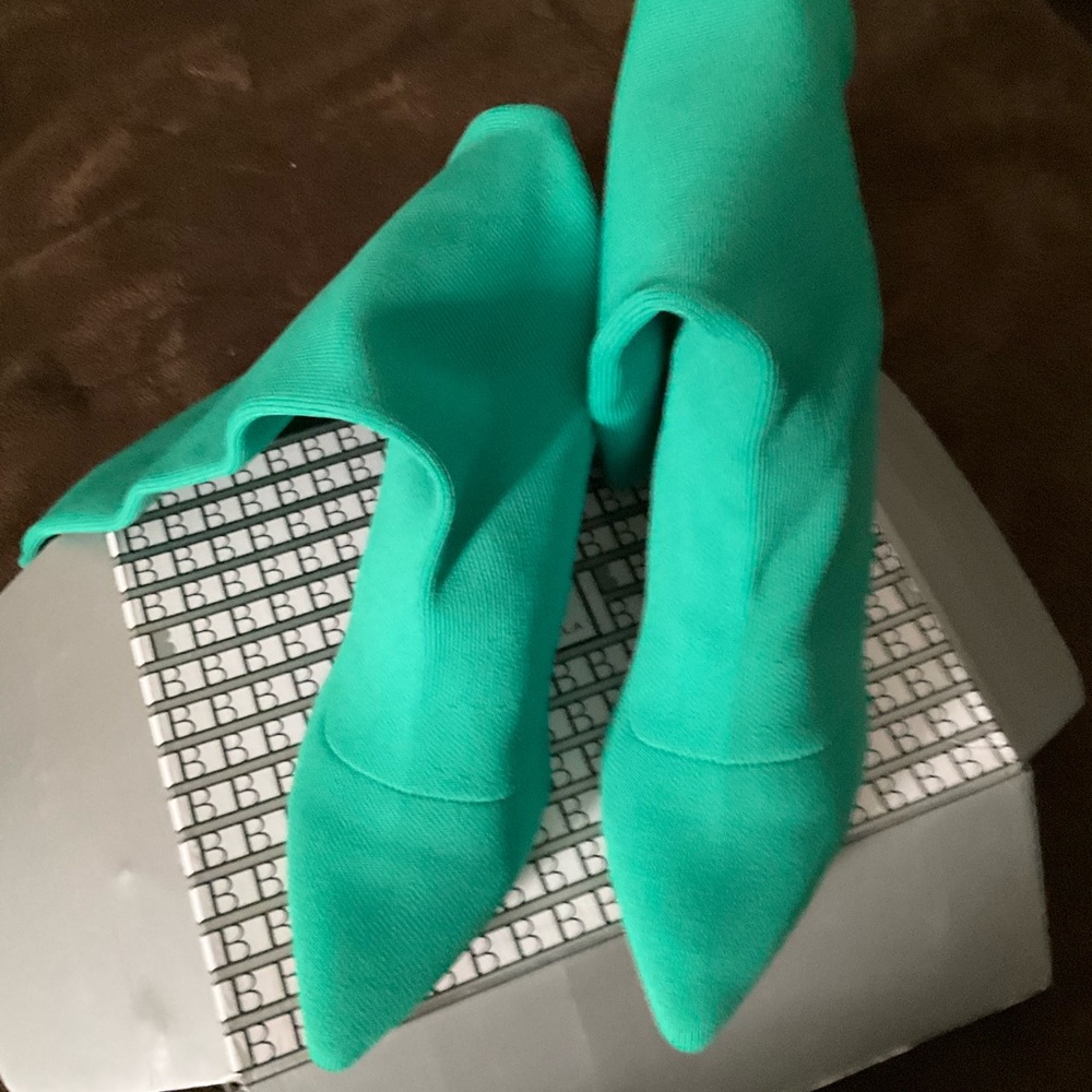 Stretch Pointed-Toe Heeled Boots in Teal